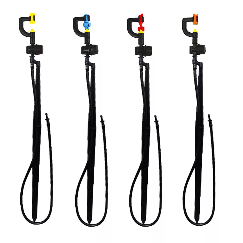 ما هو الدور الذي تلعبه الرشاشات الصغيرة في الزراعة المستدامة في الدفيئة؟