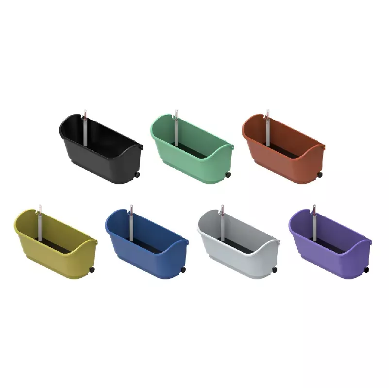 وعاء زارع ذاتي السقي داخلي